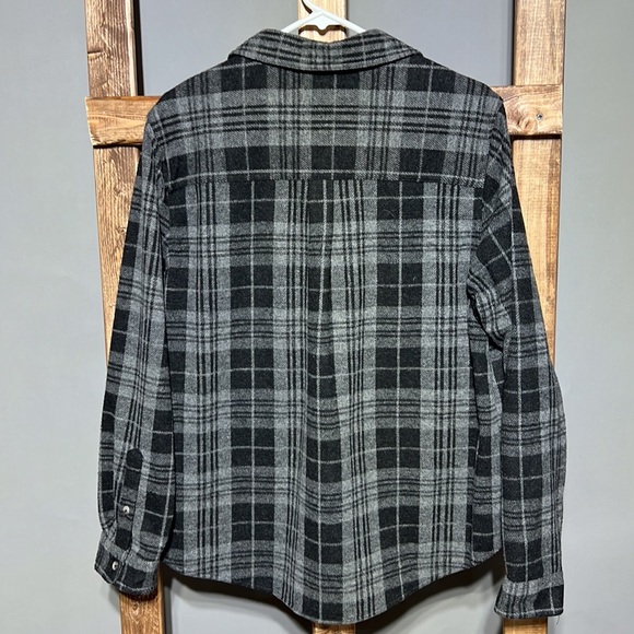 Beach lunch lounge lightweight  graphite black shacket. - Picture 4 of 6